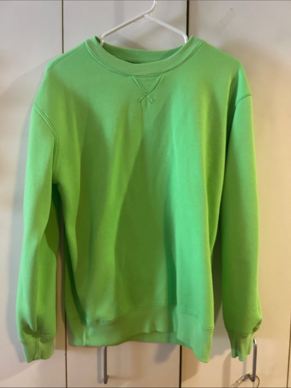 Women Crewneck Sweatshirt in Neon Green